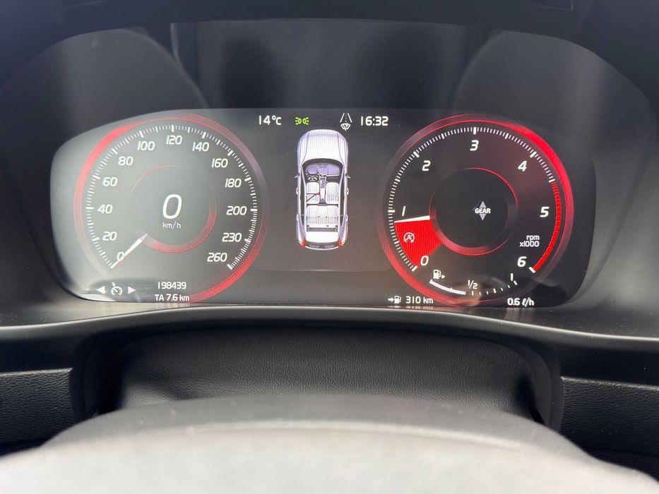 Vand Volvo XC 40 nerullat in Romania