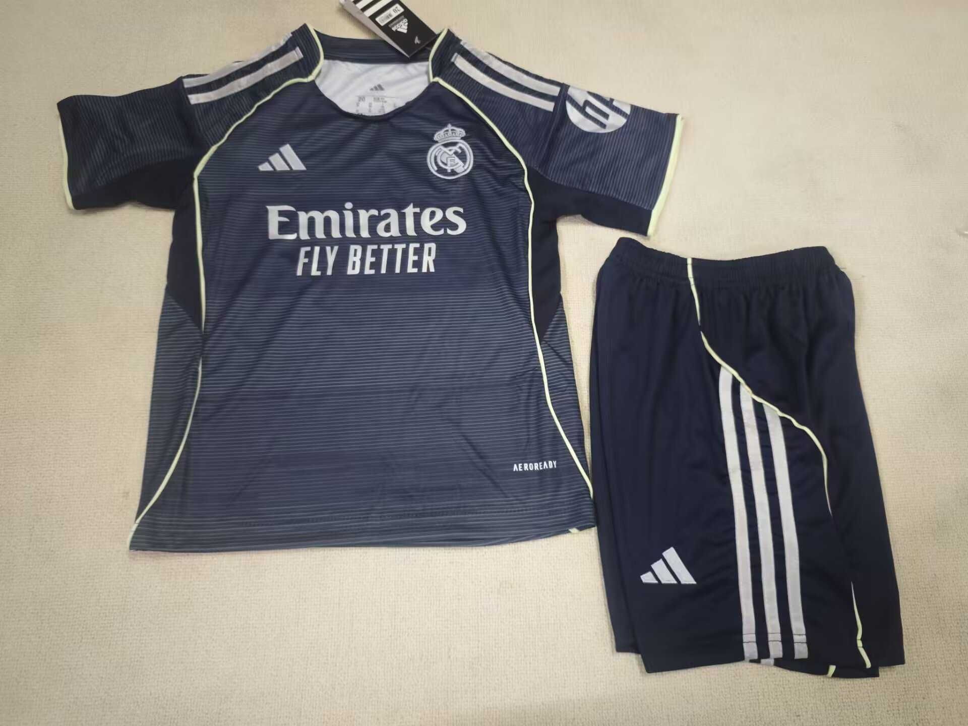 Детски футболни екипи Nike Adidas 2025/2026
