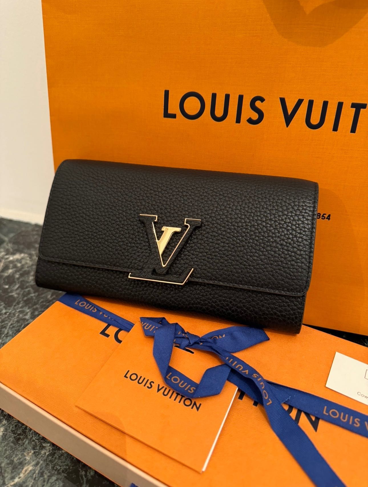 Portofel original Louis Vuitton Capucines nou
