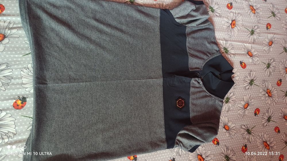 Vând tricouri  hugo boss, adidas