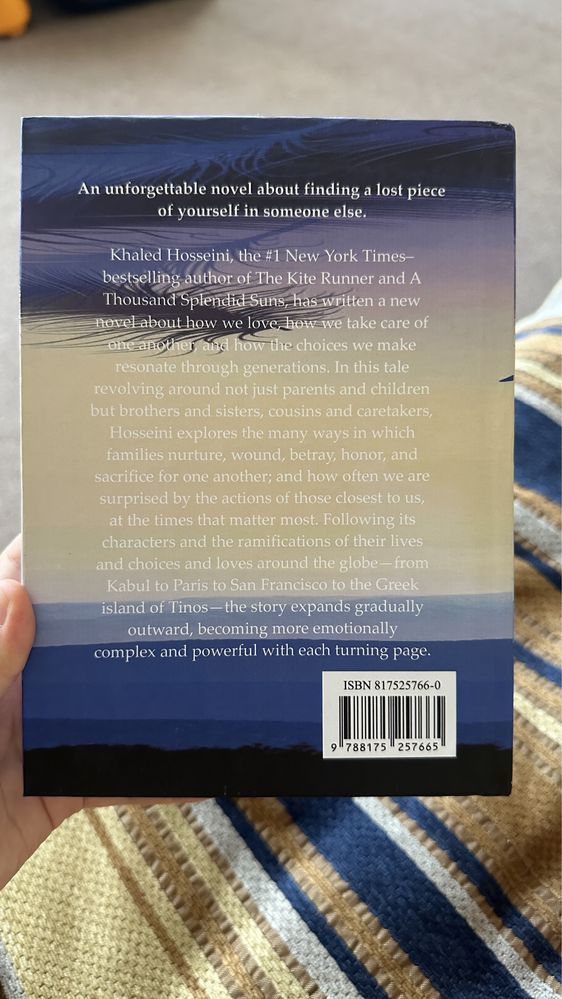 Книга на английском «И эхо оетит по горам» Халед Хосейн