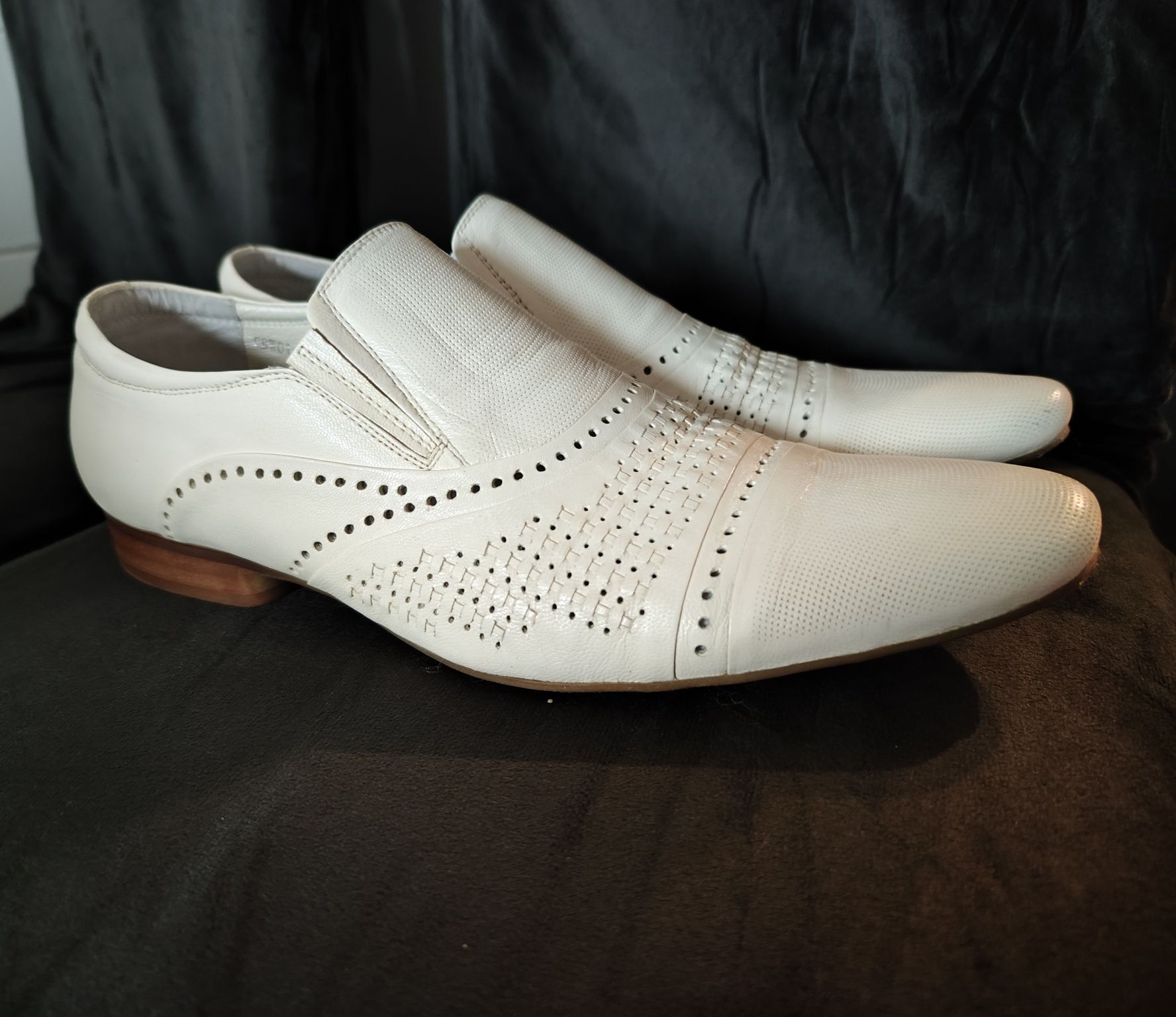 Pantofi din piele naturala albi
