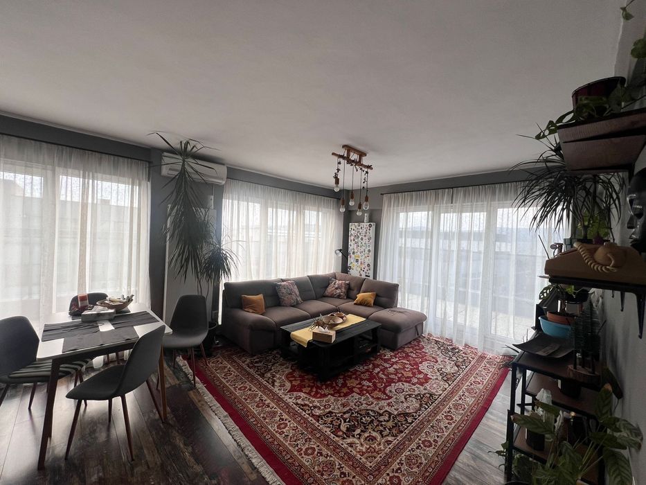 Apartament tip penthouse, 2 camere, terasa 37 mp, zona Calea Baciului