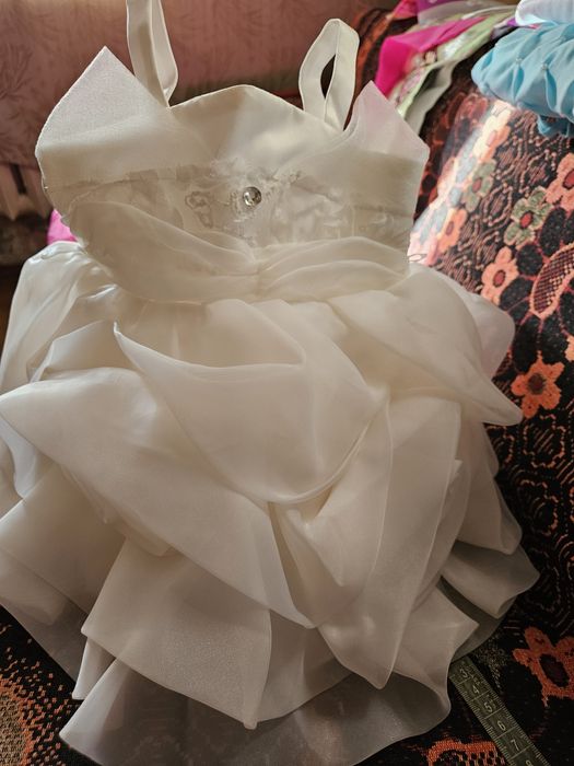 Куртка новая. Нарядные платья до года, полтора