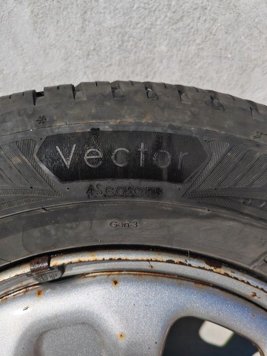 Set roți All Seasons Duster 215/65R16 cu anvelope Goodyear Vector