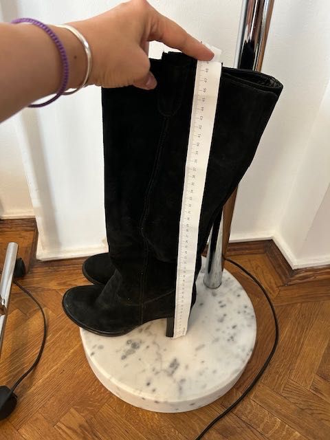 01 Cizme negre piele întoarsă, Italia  40/41 – calapod larg