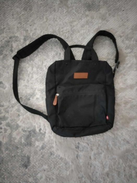 черна спортна раница