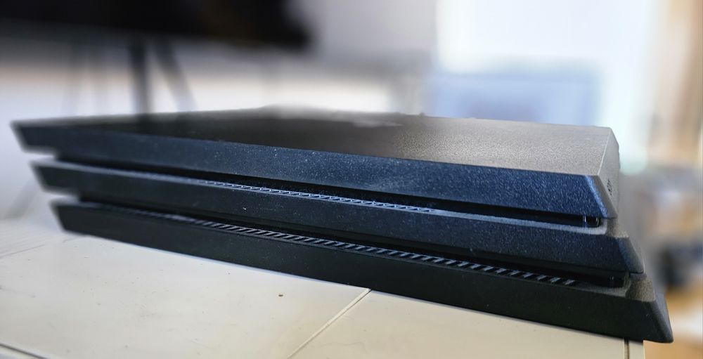 Vand consola PS4 Pro