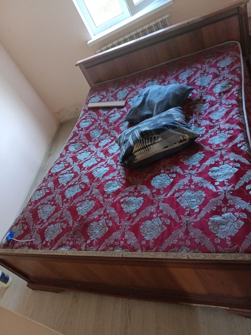 Продам кровать двухспальная