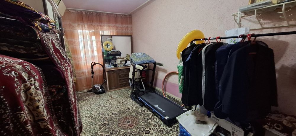 Срочно продаётся 4х комнатная квартира со всеми удобствами 2 этаж