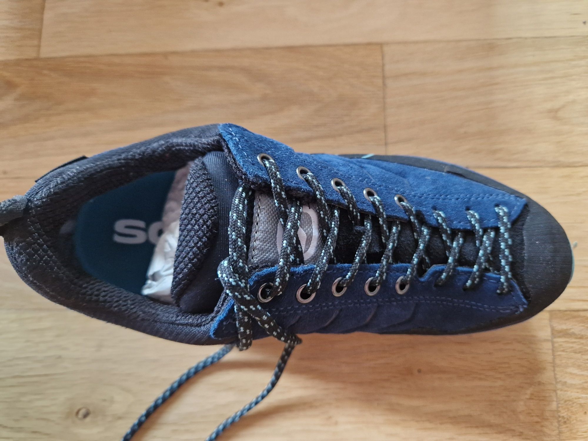 SCARPA Нови обувки номер 35