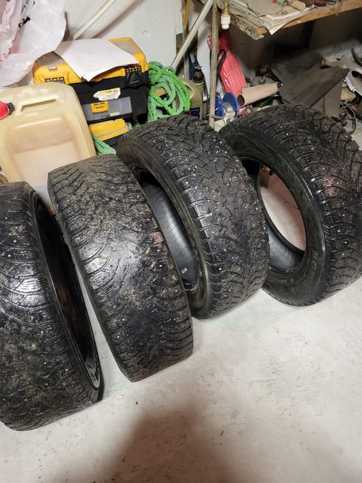 Продам шины R16 215/65 зимние