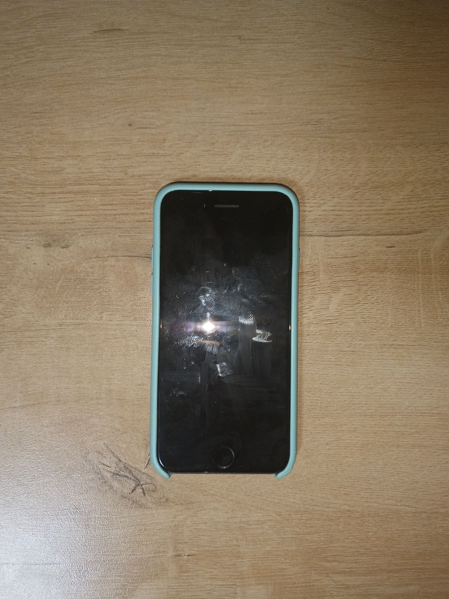 Продам iPhone 8.