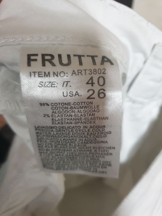 Blugi diferite mărci și modele