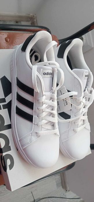 Vand adidașii  noi de dama