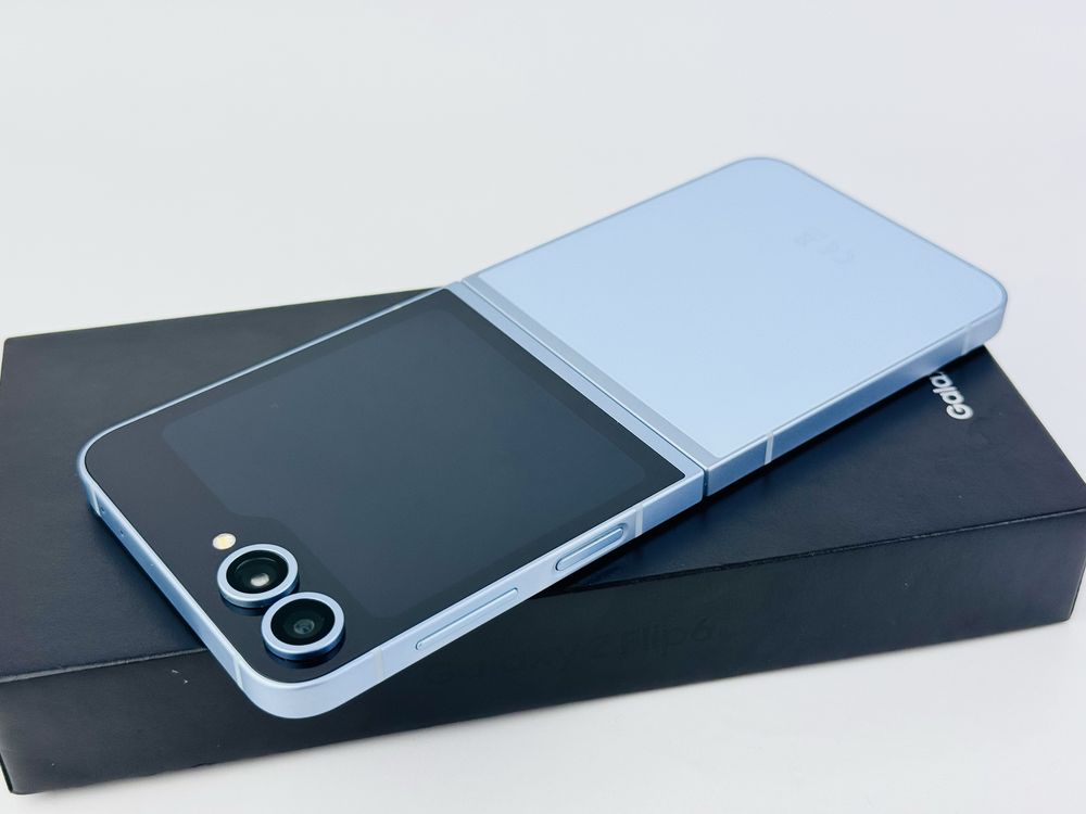 КАТО НОВ! Samsung Galaxy Z Flip 6 5G 256GB 12RAM Blue Гаранция!