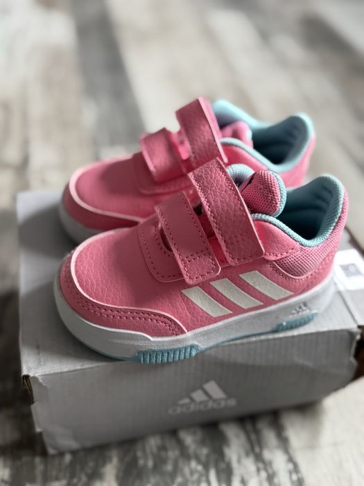 Vand adidasi marca ADIDAS