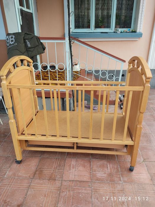 Детская кроватка