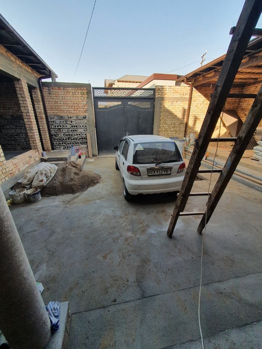 Учаска,коробка сотилади.