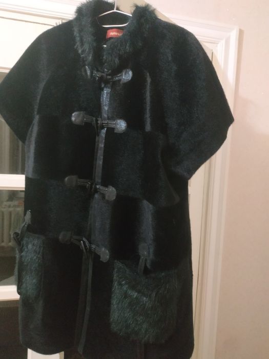 Новая, Натуральная мех, безрукавка длинная.