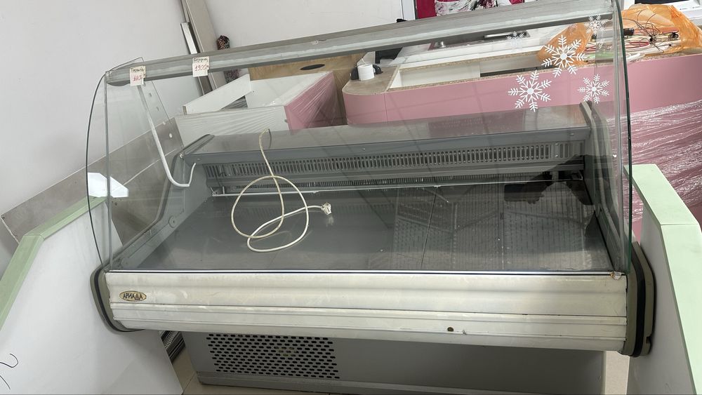 Продам витринный холодильник
