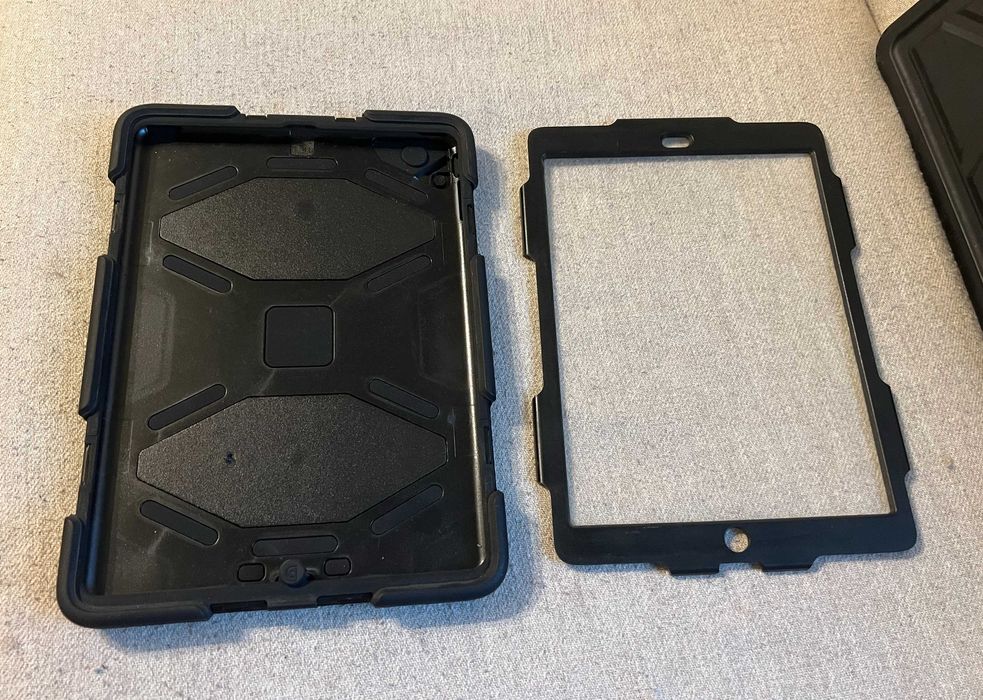 Husă Griffin Survivor rezistentă pentru Apple iPad 9.7 2017 - 2018