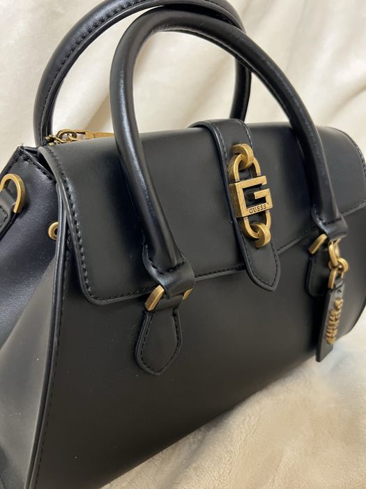 Дамска чанта Guess