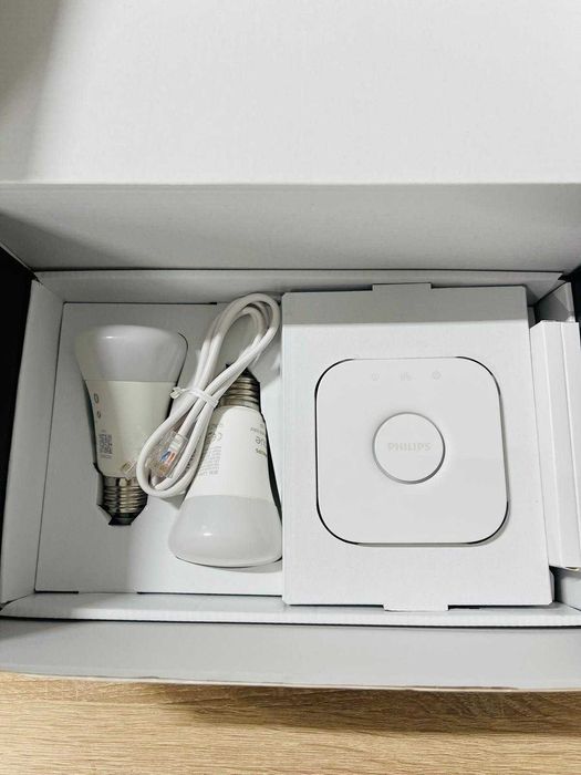 Philips Hue Secure Starter Kit, cameră, senzori contact Hue, lămpi,etc