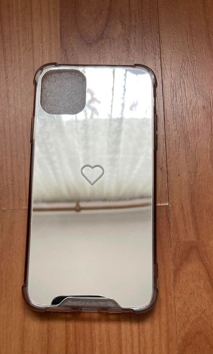 Huse Iphone 11 Pro Max si o Husa Iphone XS Max