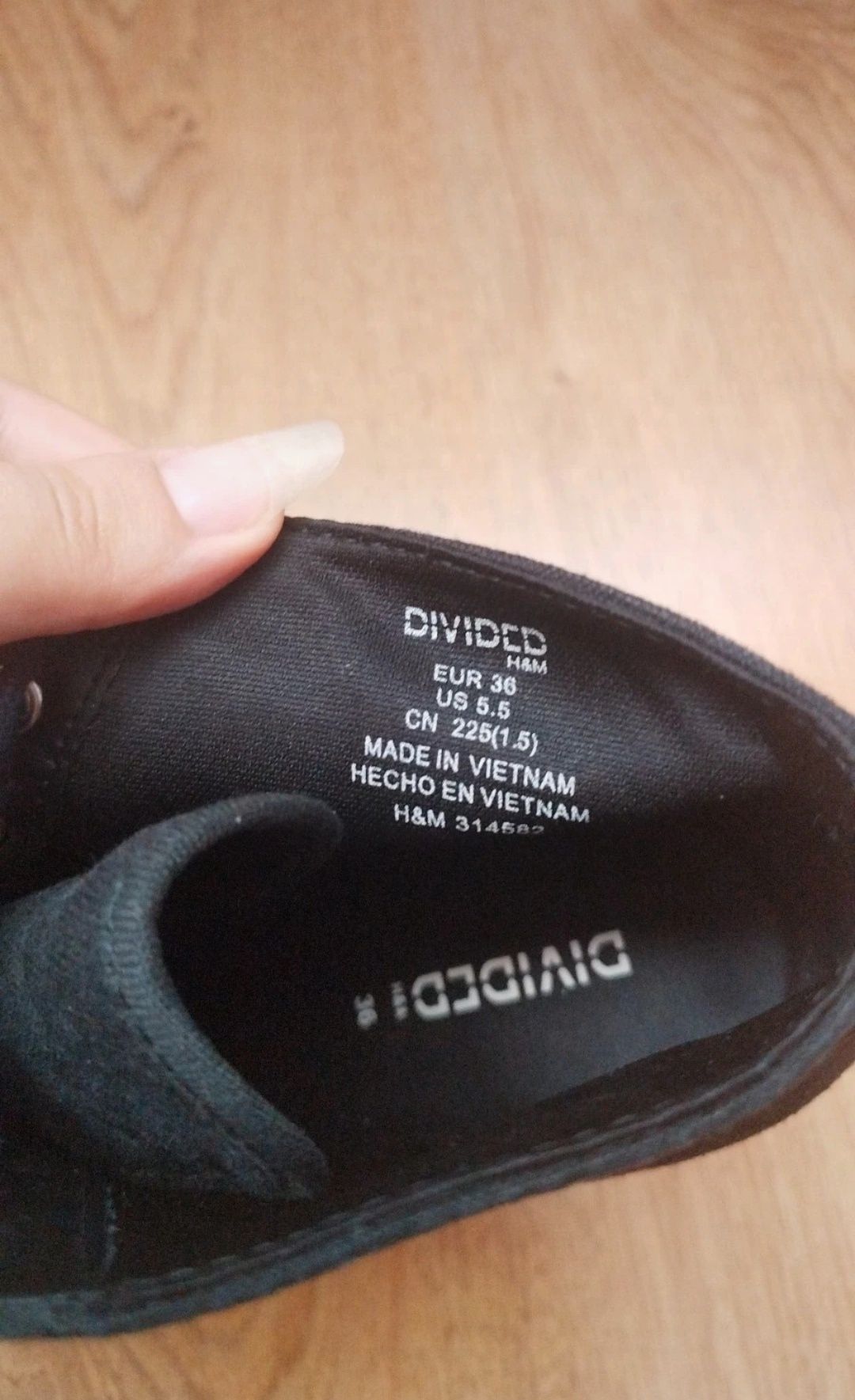 Botine negre din material cu șireturi