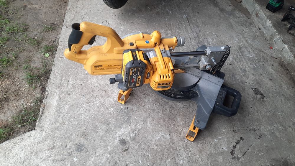 Vând circular Dewalt