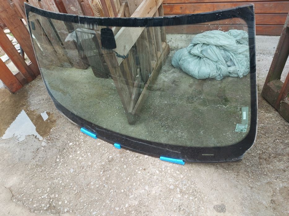 Предно ( челно) стъкло БМВ Е90 Е91 / BMW E90 E91