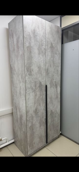 Продам диван офисный, 2 шкафа 2 стола дизайнерские