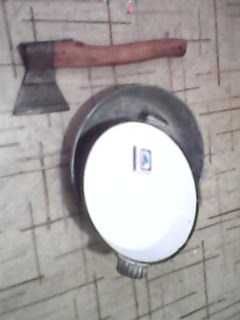 Кухонный топорик и  сковородка  дюралевая 30 и гл 6 см.