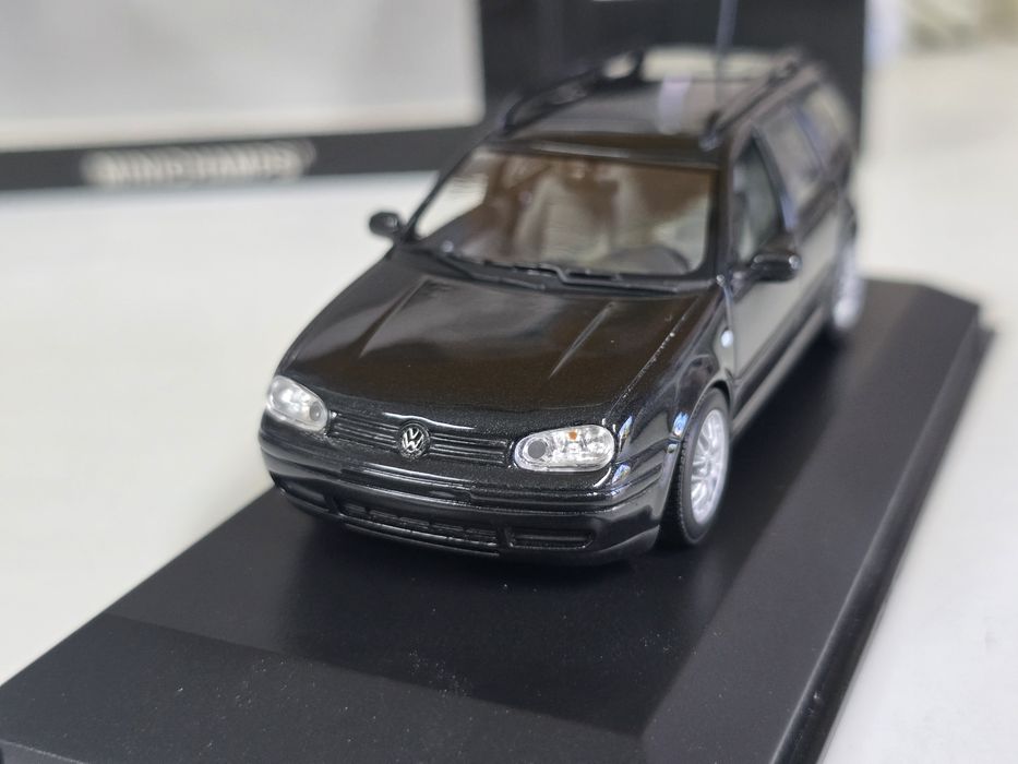 Macheta Volkswagen Golf 4 variant minichamps