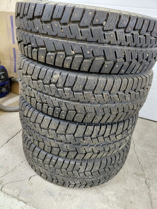 Зимние покрышки шипованные Матадор в отличном состояний