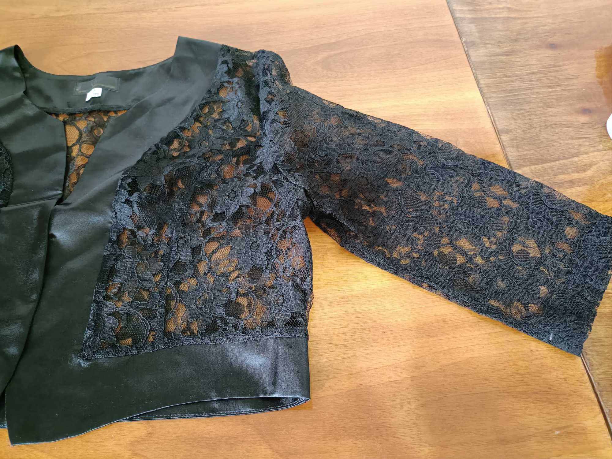 Vând blazer negru