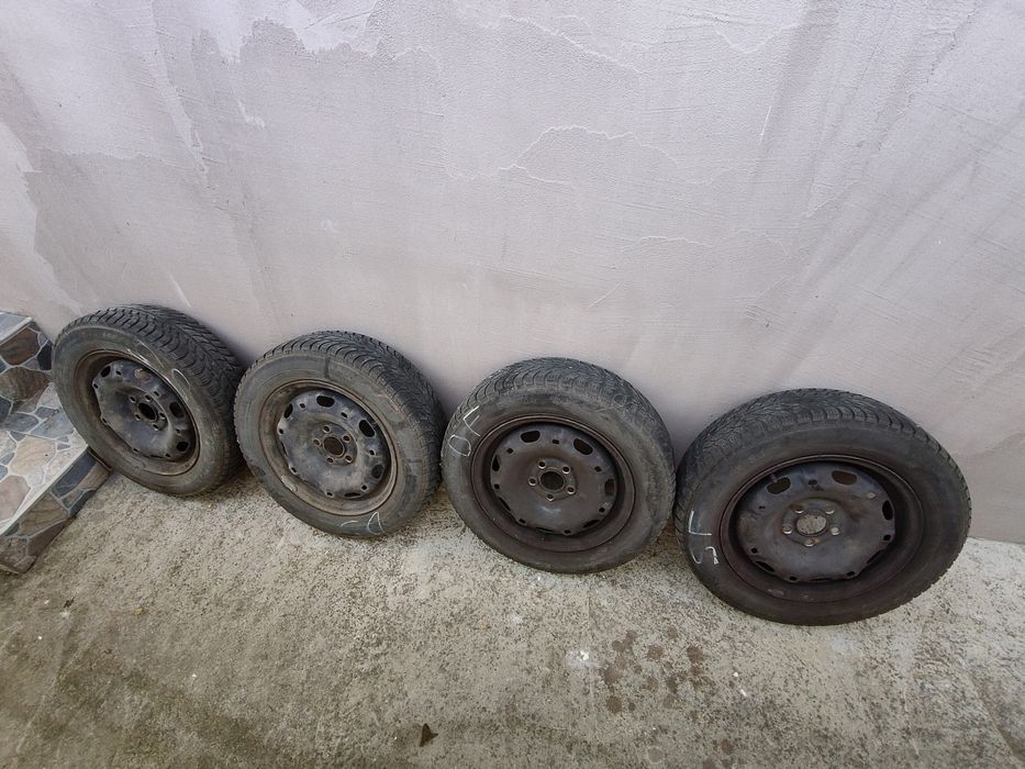 Cauciucuri iarna 165 70 R 14 + jante tabla
