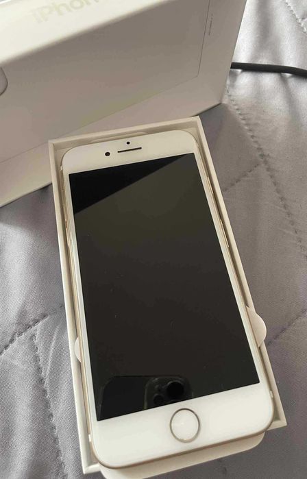 Iphone 7 gold Мобилен Телефон + подарък калъф Сваровски