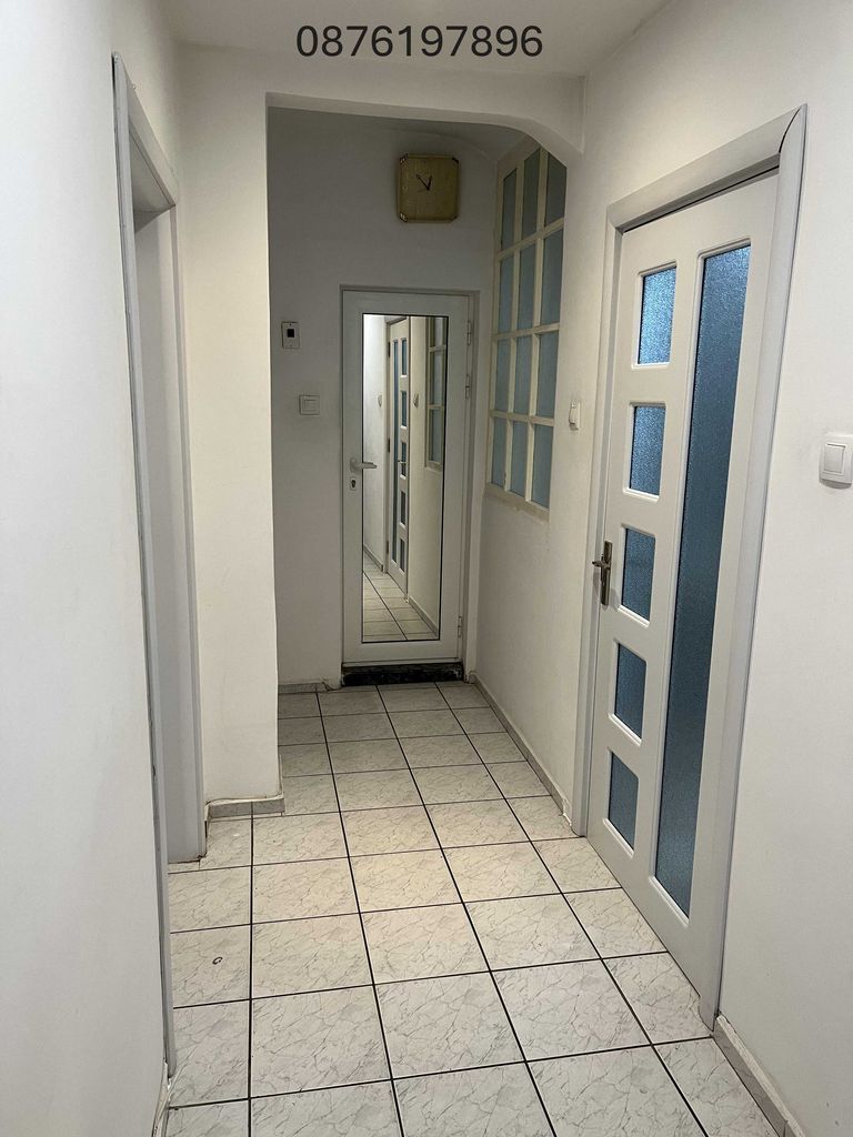 Продава се Тристаен апартамент в Варна, Автогара - 62 кв.м за 1984 €/кв.м - Снимка #3