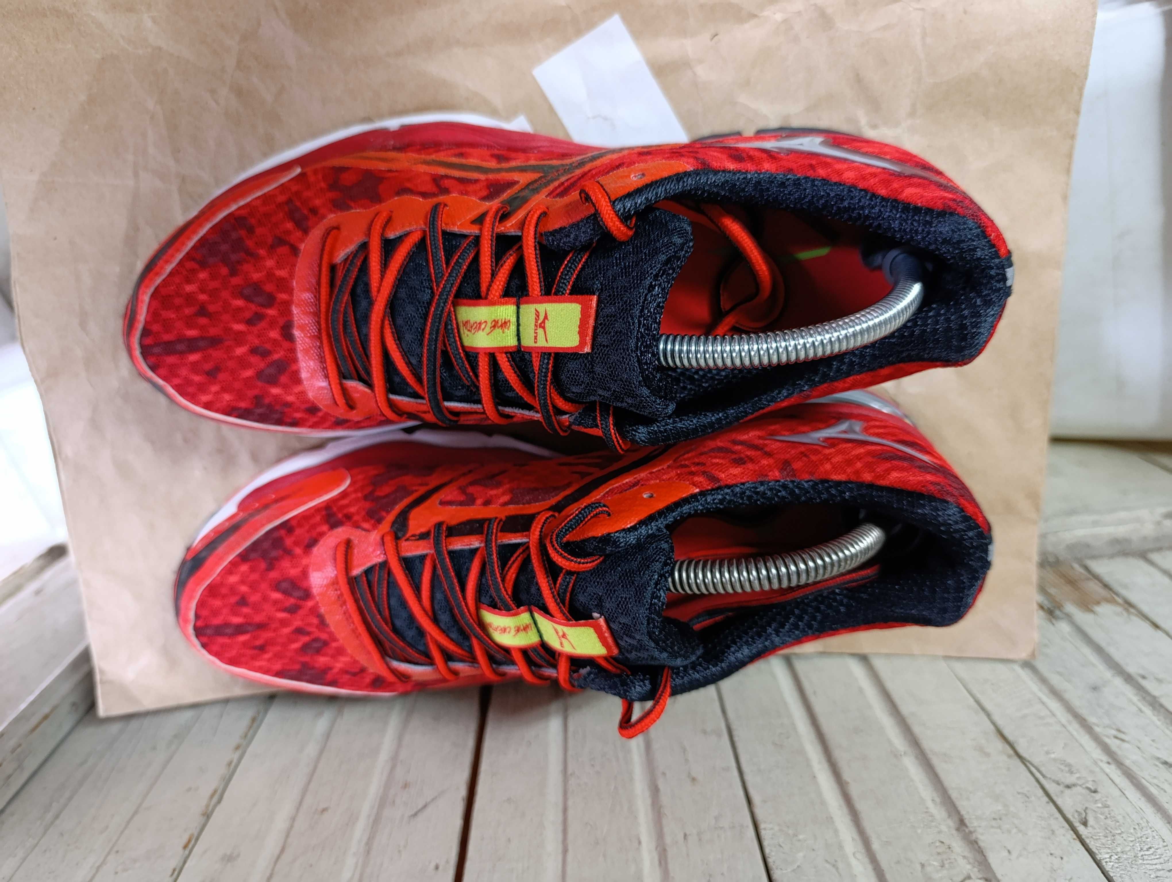 ''Mizuno Wave Creation 15''оригинални маратонки 44 номер