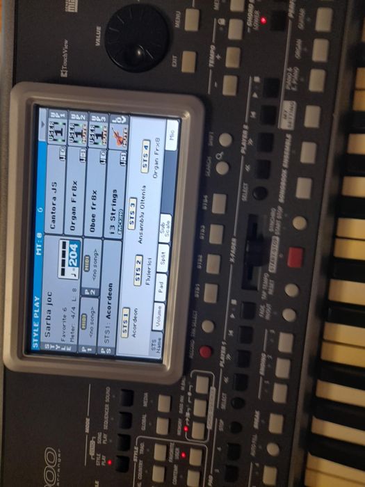 Vând Korg PA 900