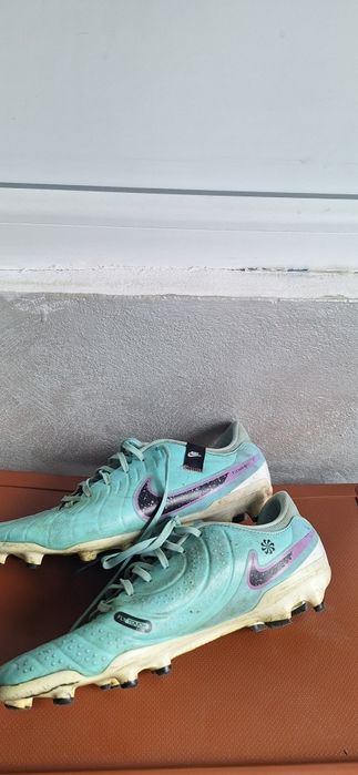 Nike tempo legend 10 44 номер но отговарят на 42