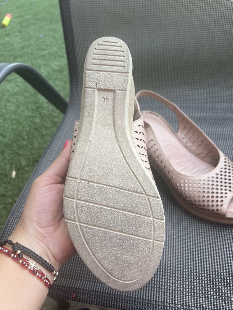 Sandale din piele foarte moale
