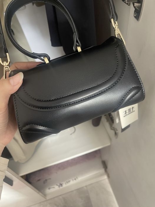 свитер, сумки, шапка, джинсы, кожак