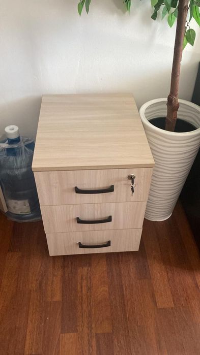 Тумба офисная б/у 2шт (есть столы к ним)