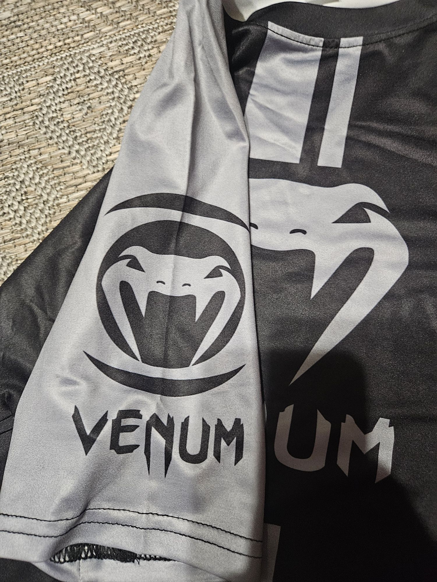 Venum Performance Rashguard – Черен/Сив