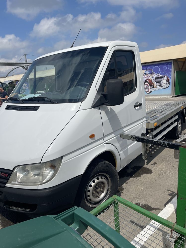 Inchiriez platforma auto ( permis b)