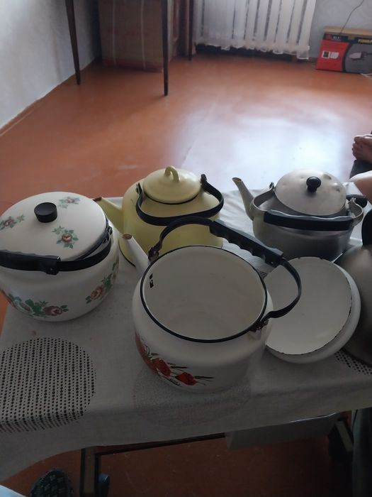 Продам чаиники разные,есть електрические.