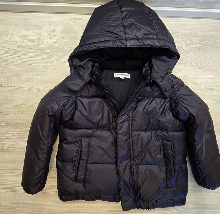 Оригинално яке Emporio Armani 
Размер 92 за момче
Ново слага
